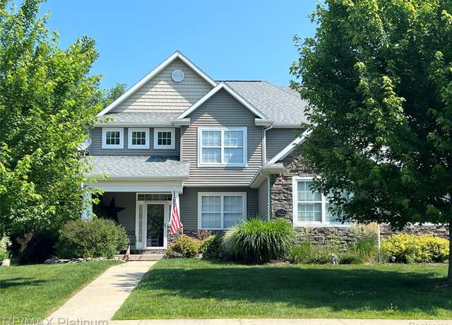 Property at 4209 Oak St, Grand Blanc, MI 48439, 4 beds, 3.5 baths
