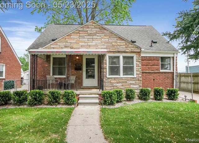 Property at 1800 Ellwood Ave, Berkley, MI 48072, 3 beds, 1 bath