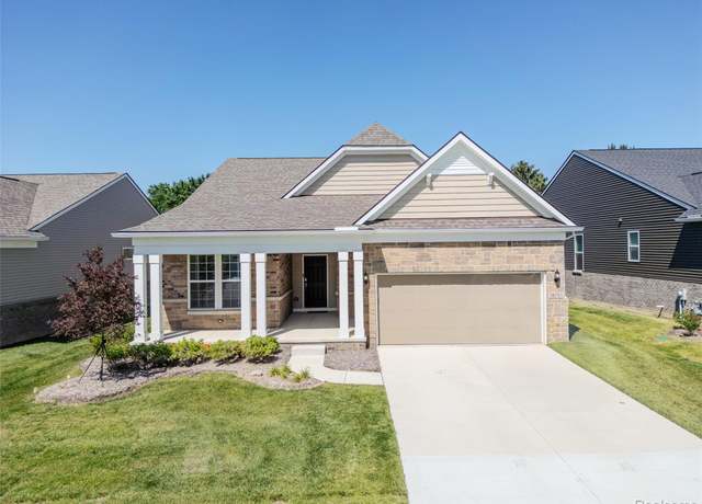 Property at 38731 Chasewood Ct, Farmington Hills, MI 48335, 2 beds, 2 baths