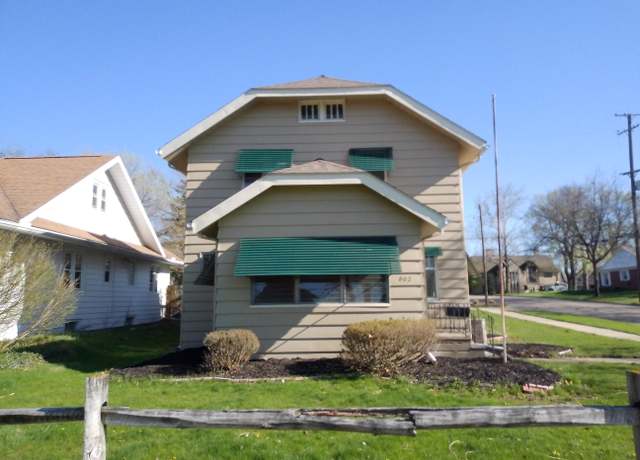 Property at 802 Oakridge Dr, Jackson, MI 49203, 4 beds, 1.5 baths