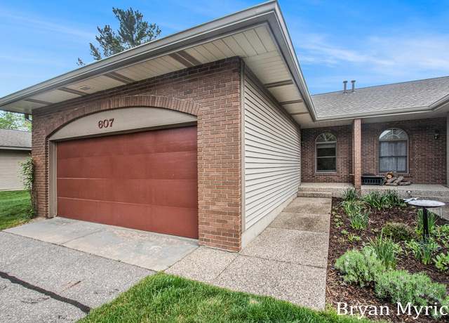 Property at 607 Crestview St, Holland, MI 49423, 3 beds, 1.5 baths