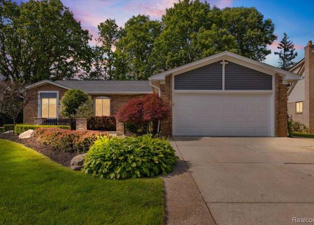Property at 1101 Shallowdale Dr, Troy, MI 48085, 3 beds, 3 baths