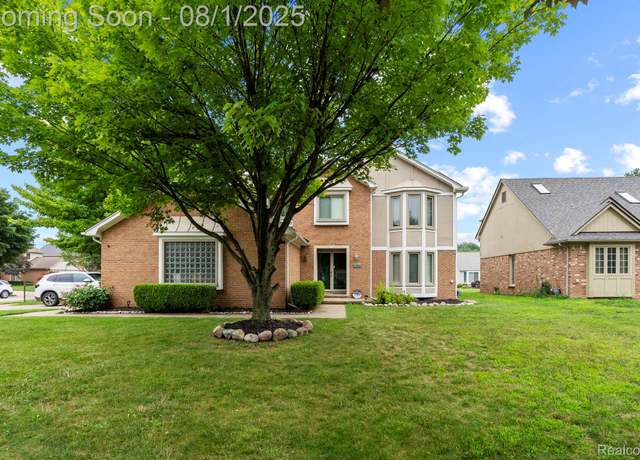 Property at 42060 Twining Dr, Sterling Heights, MI 48313, 4 beds, 3 baths