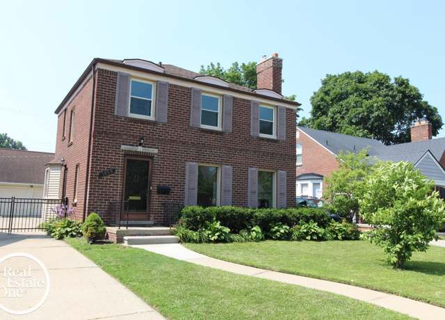 Property at 1859 Country Club Dr, Grosse Pointe Woods, MI 48236, 3 beds, 1.5 baths