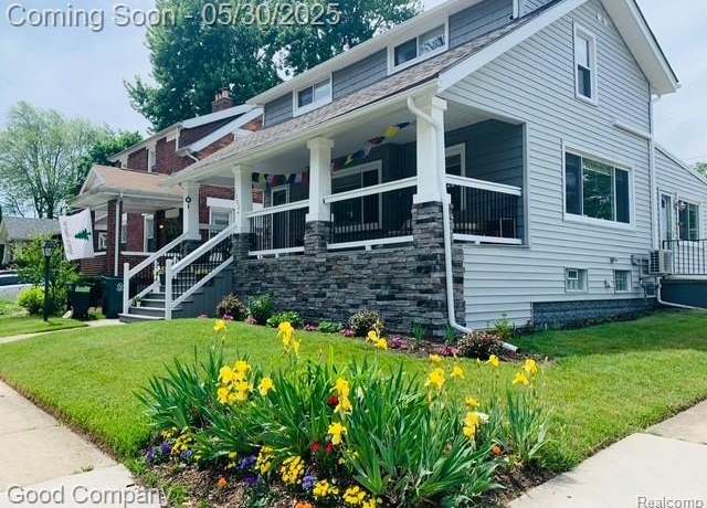 Property at 1002 Batavia Ave, Royal Oak, MI 48067, 3 beds, 2.5 baths