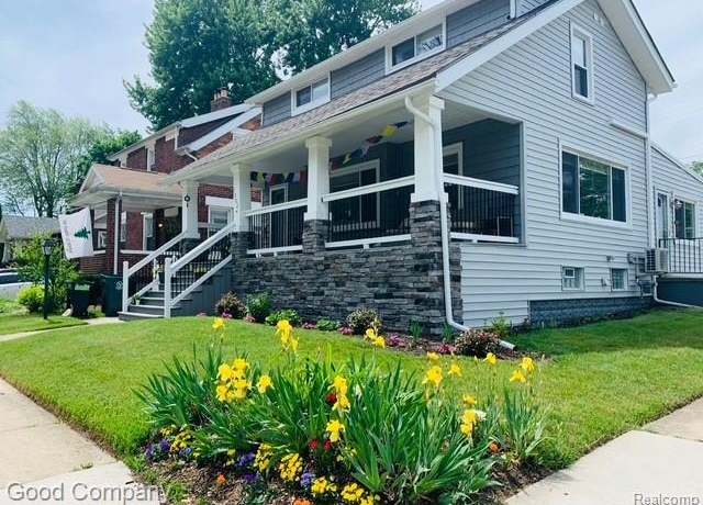 Property at 1002 Batavia Ave, Royal Oak, MI 48067, 3 beds, 2.5 baths