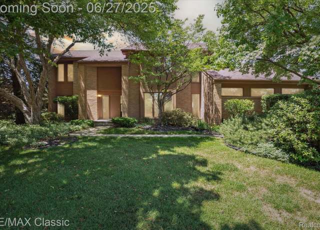 Property at 35606 Huntsman Ct, Farmington Hills, MI 48331, 4 beds, 2.5 baths