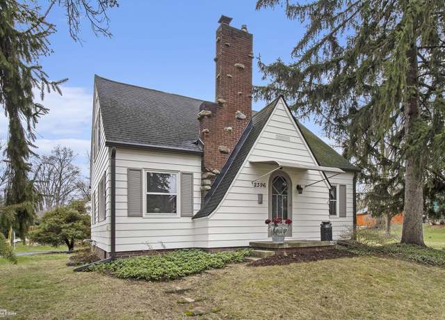 Property at 2396 Montroyal Ave, Waterford, MI 48328, 3 beds, 1.5 baths