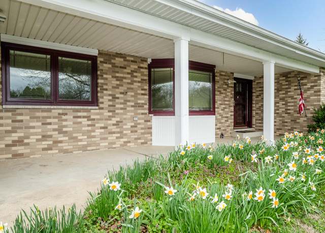 Property at 4670 Beechnut Dr, St Joseph, MI 49085, 4 beds, 2.5 baths