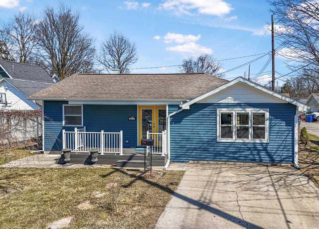 Property at 611 Wadsworth St, Traverse City, MI 49684, 2 beds, 1.5 baths
