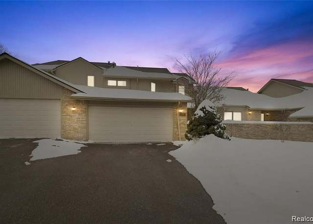 Property at 4291 Foxpointe Dr, West Bloomfield Twp, MI 48323, 3 beds, 3.5 baths