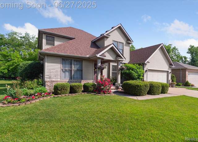 Property at 1453 Maplewood Dr, Saline, MI 48176, 4 beds, 2.5 baths
