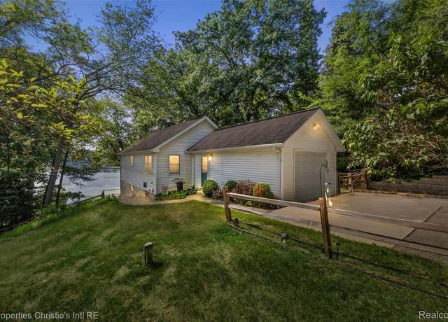 Property at 11113 Perch Lake Dr W, Somerset Township, MI 49233, 2 beds, 2 baths