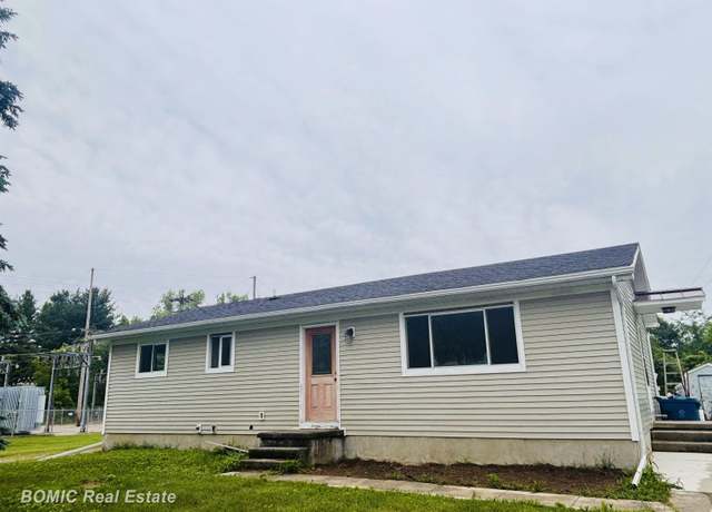 Property at 452 Birch St, Vassar, MI 48768, 5 beds, 2 baths
