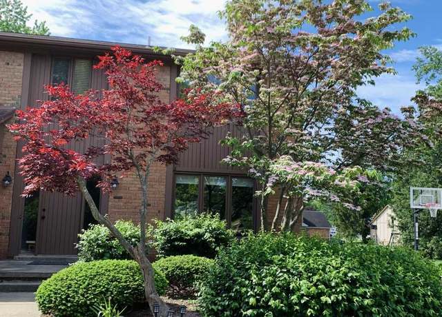 Property at 35315 Regency Ln, Farmington Hills, MI 48331, 4 beds, 2.5 baths