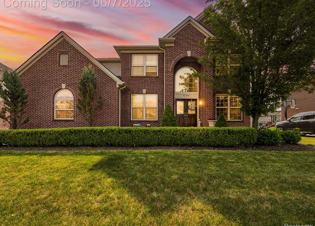 Property at 42464 Beechwood Dr, Sterling Heights, MI 48314, 4 beds, 2.5 baths