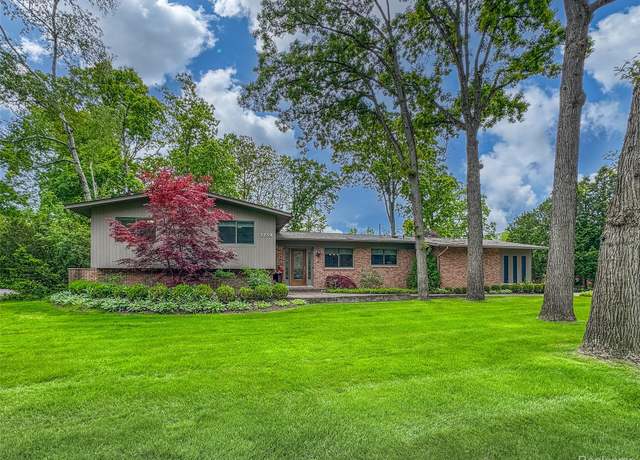 Property at 5259 Echo Rd, Bloomfield, MI 48302, 5 beds, 3.5 baths