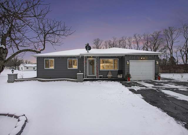Property at 1000 Greenlawn Dr, Sturgis, MI 49091, 3 beds, 2 baths