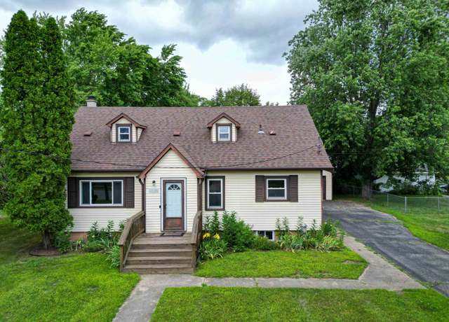 Property at 1304 W Broadway, Mt Pleasant, MI 48858, 4 beds, 2 baths