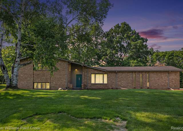Property at 2337 Blockton Rd, Rochester Hills, MI 48306, 4 beds, 3.5 baths