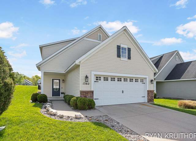 Property at 1382 Highland Hl, Lowell, MI 49331, 3 beds, 2 baths