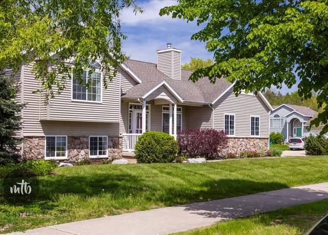 Property at 2568 Orchard View Dr NE, Grand Rapids, MI 49505, 4 beds, 2 baths