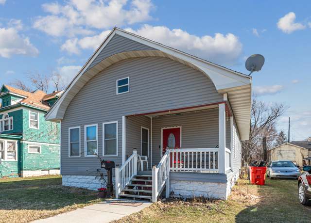 Property at 832 E Main St, Benton Harbor, MI 49022, 4 beds, 3 baths