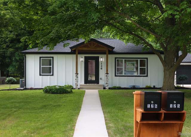 Property at 126 Oriole Dr, Battle Creek, MI 49037, 4 beds, 2 baths