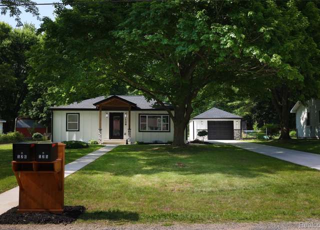 Property at 126 Oriole Dr, Battle Creek, MI 49037, 4 beds, 2 baths