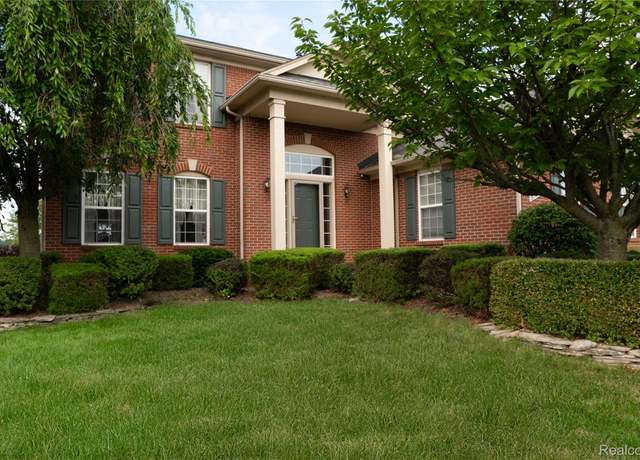 Property at 27904 Bluebird Dr, Flat Rock, MI 48134, 4 beds, 3.5 baths