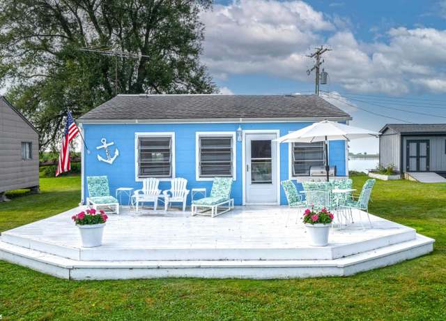 Property at 8445 Big Fisher Hwy, Harsens Island, MI 48028, 2 beds, 1 bath