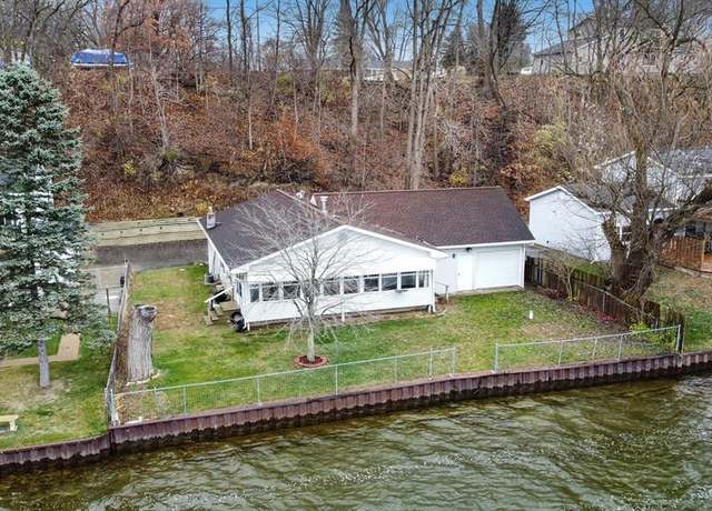 Property at 657 Lane Dr, Jackson, MI 49201, 3 beds, 2 baths