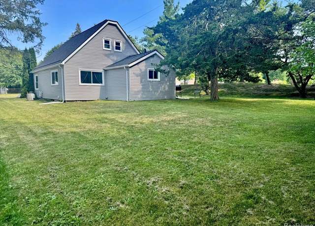 Property at 3344 Bathurst Ave, Rochester Hills, MI 48309, 3 beds, 2 baths