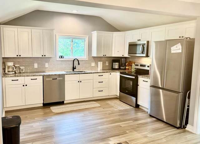 Property at 3344 Bathurst Ave, Rochester Hills, MI 48309, 3 beds, 2 baths