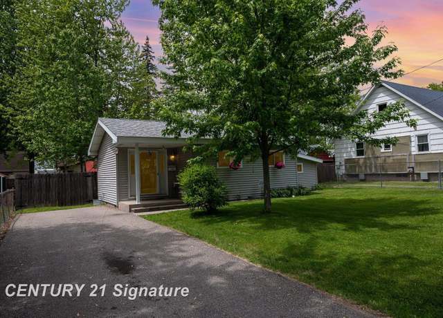 Property at 614 Ingraham St, Bay City, MI 48708, 2 beds, 1 bath