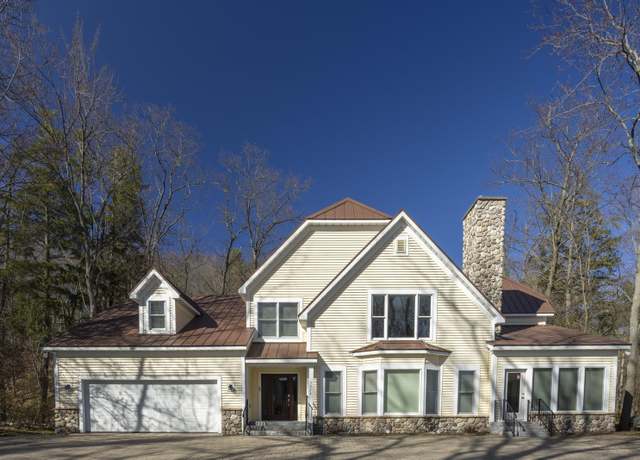 Property at 7754 Woodland Dr, Honor, MI 49640, 5 beds, 4.5 baths
