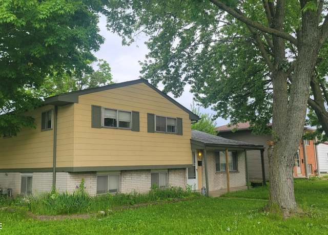 Property at 34150 Dequindre Rd, Sterling Heights, MI 48310, 4 beds, 1.5 baths