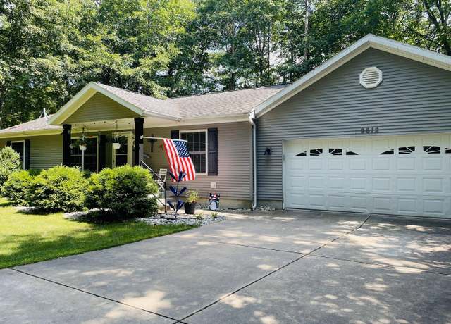 Property at 9612 Clubhouse Dr W, Canadian Lakes, MI 49346, 3 beds, 2 baths