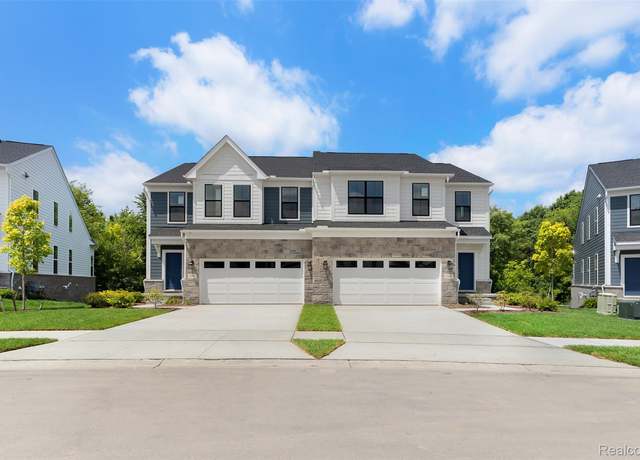 Property at 5340 Trail Vista Dr, West Bloomfield, MI 48323, 3 beds, 2.5 baths