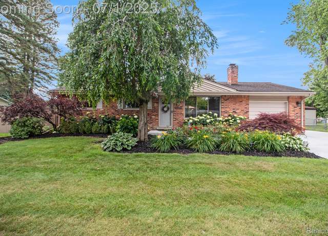 Property at 1770 Alton Cir, Commerce Twp, MI 48390, 3 beds, 1 bath