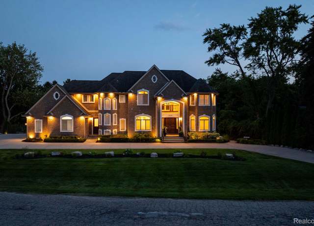 Property at 1015 Joanne Ct, Bloomfield Hills, MI 48302, 5 beds, 5.5 baths