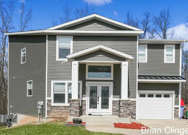 Property at 2905 Woodside Ave SE, Grand Rapids, MI 49508, 6 beds, 4.5 baths