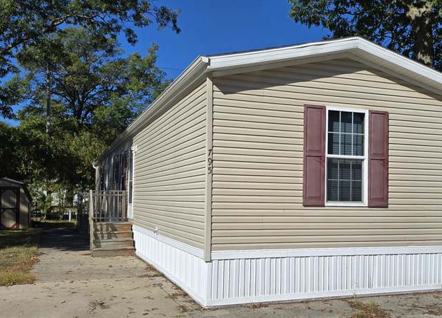 Property at 795 Taffy Ln, Muskegon, MI 49442, 3 beds, 2 baths