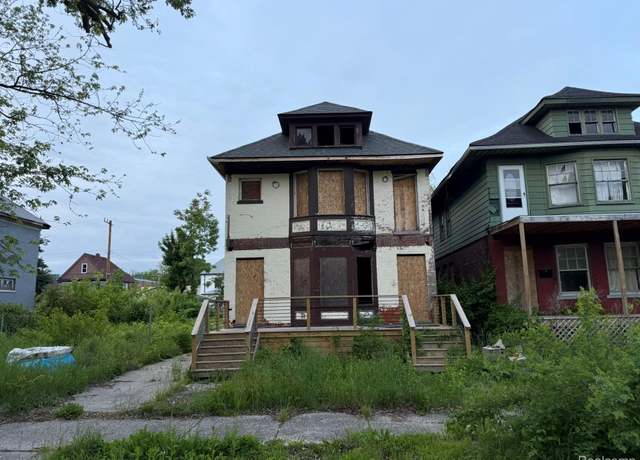 Property at 540 Leicester Ct, Detroit, MI 48202, 4 beds, 2 baths