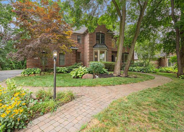 Property at 9751 Kingston Pointe Dr, Springfield Charter Township, MI 48348, 4 beds, 4 baths