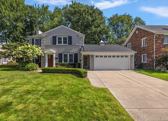 Property at 1600 Oxford Rd, Grosse Pointe Woods, MI 48236, 3 beds, 2.5 baths