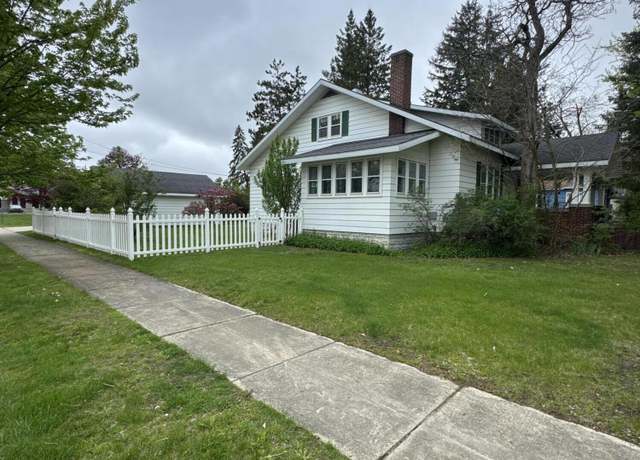 Property at 701 Chestnut St, Grayling, MI 49738, 5 beds, 1.5 baths