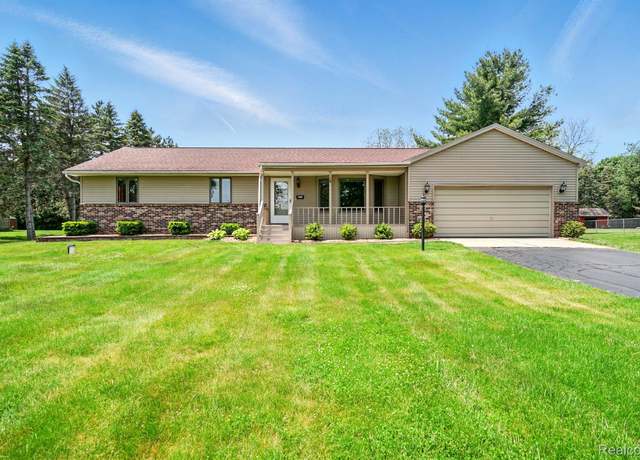 Property at 321 Myers Rd, Lapeer, MI 48446, 3 beds, 2 baths