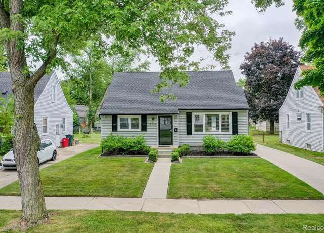 Property at 2220 Cummings Ave, Berkley, MI 48072, 4 beds, 1 bath