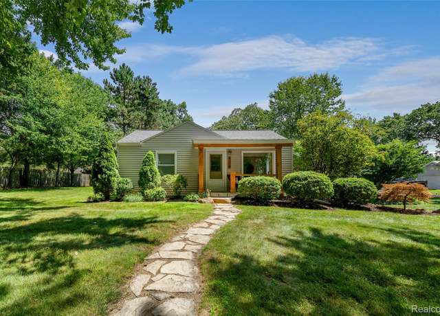Property at 4379 Cedar Ave, West Bloomfield Charter Township, MI 48323, 2 beds, 1 bath
